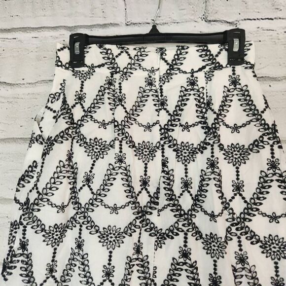 MinkPink Embroidered Floral Harvey Mini Shirt Black And White Size Small NWT - Picture 9 of 13